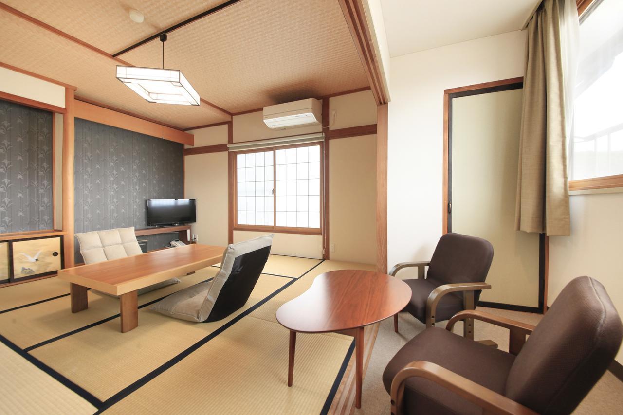 Hotel Togariishi Тіно Екстер'єр фото