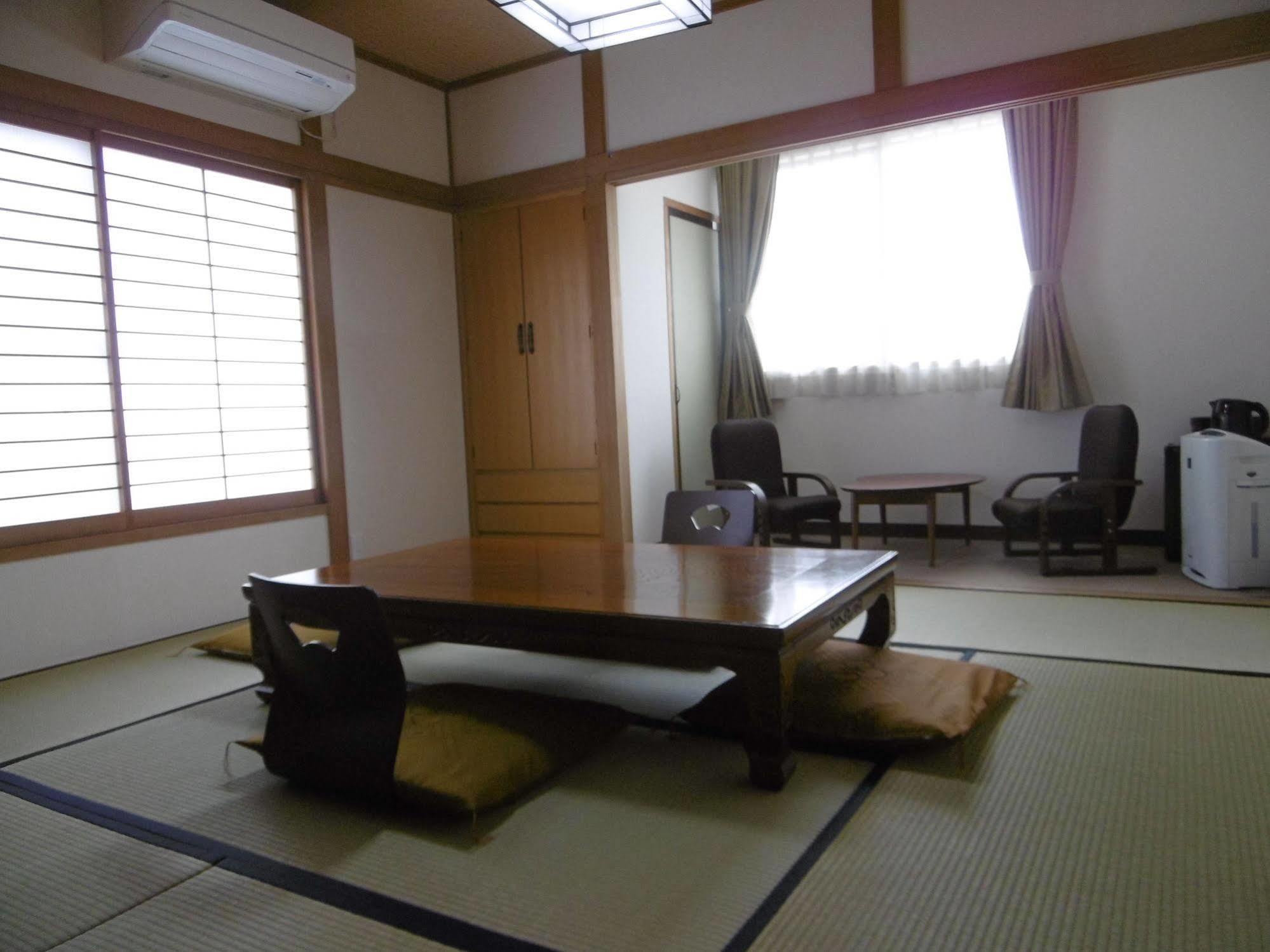 Hotel Togariishi Тіно Екстер'єр фото