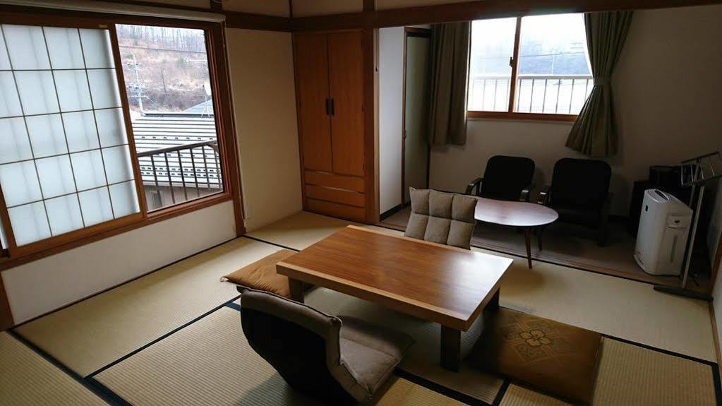 Hotel Togariishi Тіно Екстер'єр фото